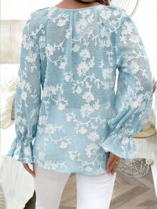 EMERY ROSE 1 件装女士新款浅蓝色蕾丝长袖衬衫，饰有精致的杏色花卉印花，V 领设计，珍珠纽扣闭合，喇叭袖口，优雅风格，适合休闲、度假、通勤、办公、日常穿着，柔软舒适的梭织面料，可机洗 - 淺藍色 - 查看 2