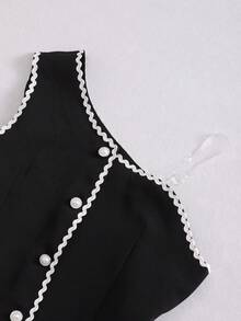 SHEIN 女童优雅无袖纯色单肩上衣，撞色设计，饰以珍珠纽扣和白色滚边，儿童波西米亚风性感黑色修身休闲上衣，适合日常穿着、购物、春夏穿着。 - 黑色 - 查看 7