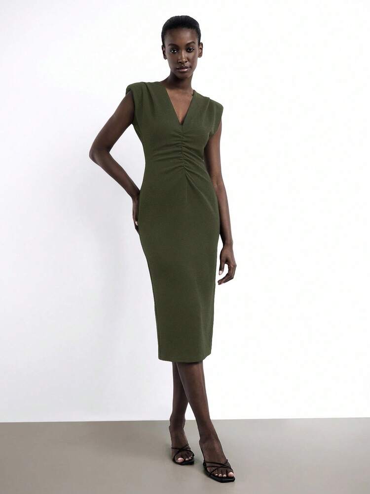 SHEIN Maija Vestido Feminino com Decote em V, Ombros Largos, Design Plissado na Frente, Elegante para Carnaval, Dia dos Namorados, Temporada Escolar, Festival de Música, Evento Social Formal, Transporte Urbano, Escritório, Casual Diário, Retrô dos Anos 90, Ano Novo, Férias de Primavera, Feriado, Festa, Praia, Formatura, Moda, Romântico, Adequado para Convidado de Casamento, Anfitrião, Encontro, Reunião, Concerto, Apresentação no Palco, Brunch, Chá da Tarde, Aeroporto, Férias de Verão