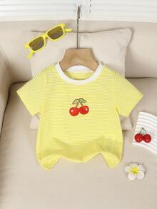 SHEIN Playful Pals 女婴6个月-3岁经典休闲宽松舒适百搭条纹短袖T恤上衣。采用柔软亲肤的针织面料，经典撞色条纹设计，精致罗纹领口，宽松版型。适合日常穿着，是婴儿服装的理想之选。 - 黃色 - 查看 2