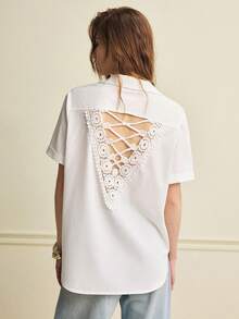 Écloséra Camisa casual blanca con empalme de encaje, espalda transparente, bajo curvo, botones delanteros, manga corta, parte superior de ocio para vacaciones - Blanco - Ver 4