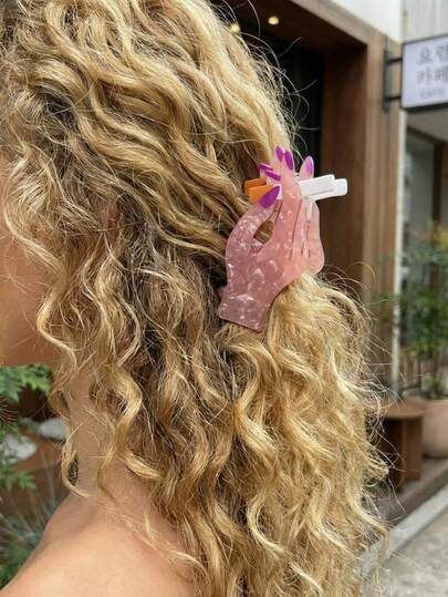 Joivida Pinza de pelo con forma de mano rosa linda, pinza de pelo personalizada y creativa con tema de dopamina, hecha de material de ácido acético, con diseño de arte de uñas colorido, pinza de pelo con estética de estilo Y2K de moda, adecuada para accesorios de pelo divertidos y novedosos para mujeres y niñas, perfecta para uso diario, fiestas de cumpleaños, festivales de música, viajes a la playa, regalos festivos y ropa de estilo callejero