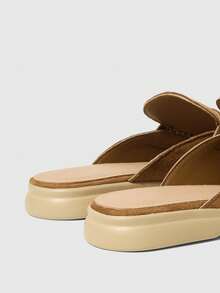 Sleekvia 女士时尚卡其色绒面革舒适通勤平底穆勒鞋女士平底拖鞋适合户外购物、上班日常穿着，百搭实用 - 卡其色小扣飾 - 查看 4