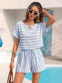Vivid Eden Bộ đồ nữ gồm áo tay ngắn cổ tròn kẻ sọc và quần short cạp chun, kiểu dáng thường ngày. - Xanh và trắng - Xem 5