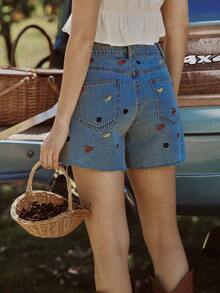 WESTFADE Pantalones cortos de tela vaquera de mezcla de algodón de talle medio con bordado de frutas mixtas, ajuste holgado, bajo deshilachado, para primavera, ropa de resort, verano, vacaciones, playa, festival, casual, lindo, bohemio, Nashville, vaquera, rodeo, atuendo para conciertos de música country, ropa occidental para mujer, mercado de agricultores, picnic - Lavado ligero - Ver 2