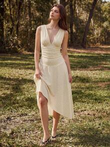 Sweetness Đầm cổ chữ V màu be chấm bi lãng mạn cổ điển, vạt bất đối xứng, thích hợp cho kỳ nghỉ. - Màu be - Xem 7