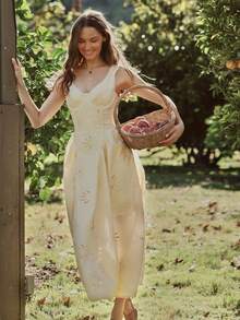 x Tata & Beatriz  Vestido midi sin mangas con ajuste entallado y vuelo, escote corazón, copas con aros, bordado con conchas marinas, cintura baja, ideal para primavera y vacaciones en la playa - Amarillo claro 2 - Ver 2