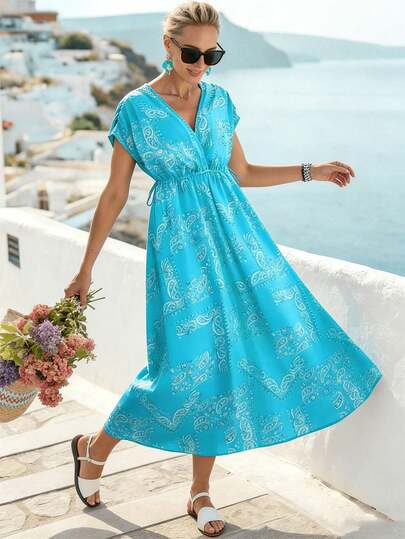 Breezaya Đầm hè mới, hoàn hảo cho kỳ nghỉ hè. Lãng mạn và thoải mái, chiếc đầm này toát lên vẻ thư thái của kỳ nghỉ. Thiết kế cổ chữ V, tay áo bồng nhẹ, xếp ly tinh tế ở vai và dây rút ở eo. Đầm dài, màu xanh dương, họa tiết hoa, paisley và phong cách nghỉ mát biển. Đầm hè cho nữ, trang phục đi nghỉ mát, đầm nữ, đầm dã ngoại cho nữ, đầm maxi boho cho nữ, đầm thường ngày cho nữ, đầm Zanzea màu xanh ngọc lam mùa hè cho nữ, mã giảm giá cho đầm nữ, đầm hè cho nữ.