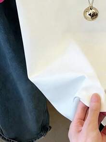 青少年女孩休閒時尚春夏短版T恤緊身上衣，極簡英文拼接設計，短袖圓領T恤，舒適圓領上衣，適合春夏，春季氛圍，夏季氛圍，春夏，輕鬆舒適，休閒穿著，兒童花卉圖案，新風格，Chill Chill，春季氛圍 Chill 夏季假期 Y2k 上衣 夏季T恤 - 彩色 - 查看 3