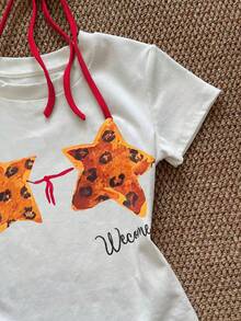 SHEIN Camiseta de manga corta con cuello redondo y lazo, con estampado de leopardo y estrella de mar, ajustada, para mujer de talla grande, de ajuste regular y cuello de tripulación, casual - Blanco - Ver 5