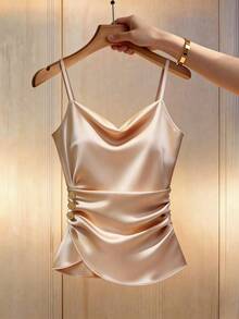 SHEIN Franclia 女士吊带背心，深V领设计，收腰剪裁，金属扣装饰，可调节肩带，亮面面料，紧身版型，适合日常穿着。 - 香檳色 - 查看 3