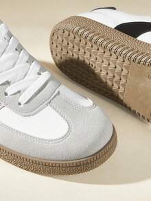 CUCCOO EASI Zapatillas casuales de mujer con diseño de empalme de cordones, puntera redonda, suela plana, de piel de PU gris y blanca, para uso casual, deportivo y al aire libre - Blanquecino - Ver 3
