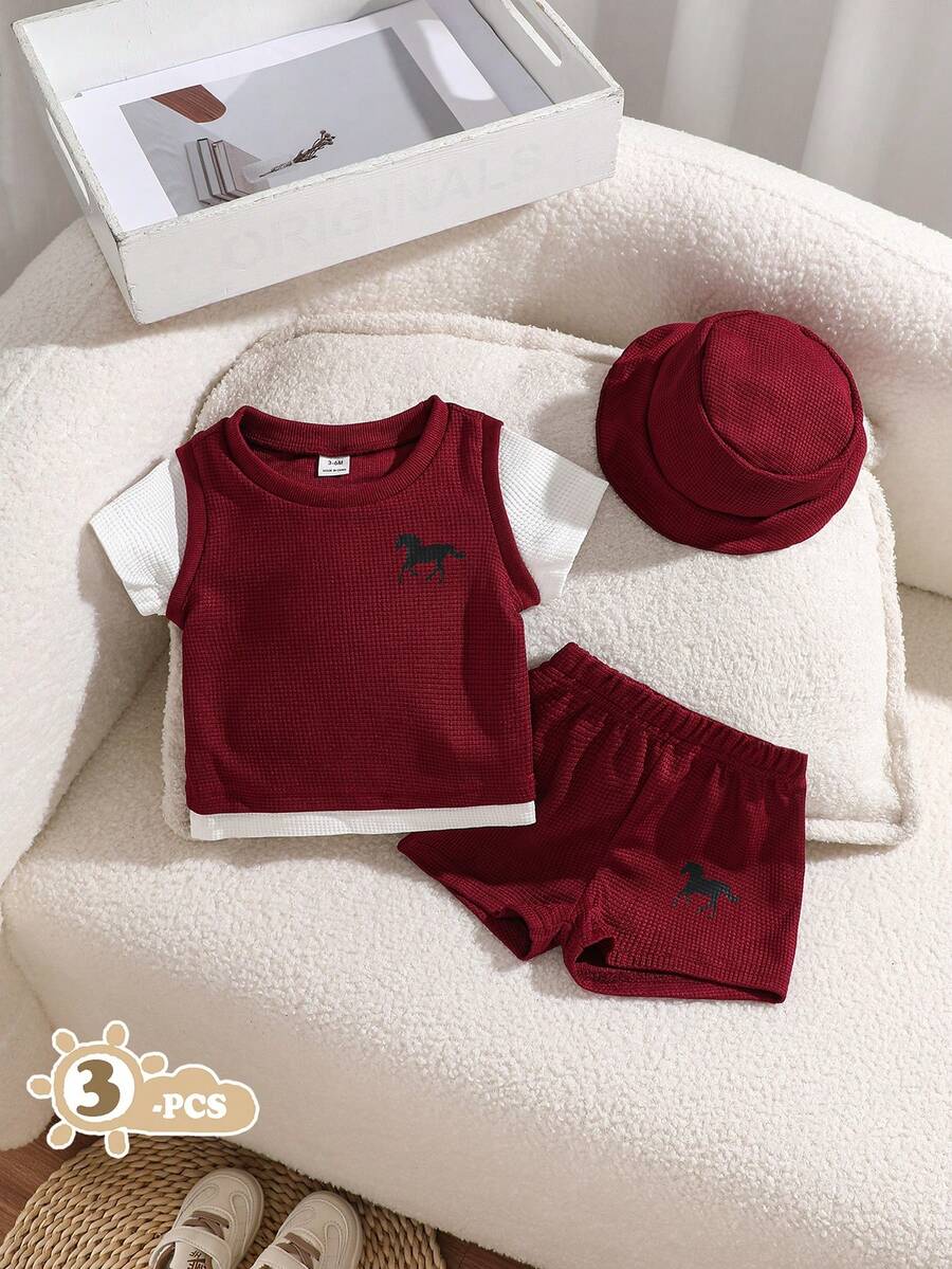 SHEIN Playful Pals 3件組男嬰夏季套裝 可愛酒紅色華夫格面料 2合1上衣短褲 & 帽子套裝 圓領 幼童服裝 適用於海灘戶外 & 度假 - 紅色 - 查看 1
