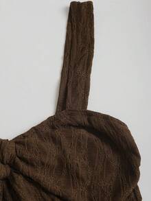 Sweetra Top corto tipo tubo con lazo y estampado texturizado - Marrón - Ver 3