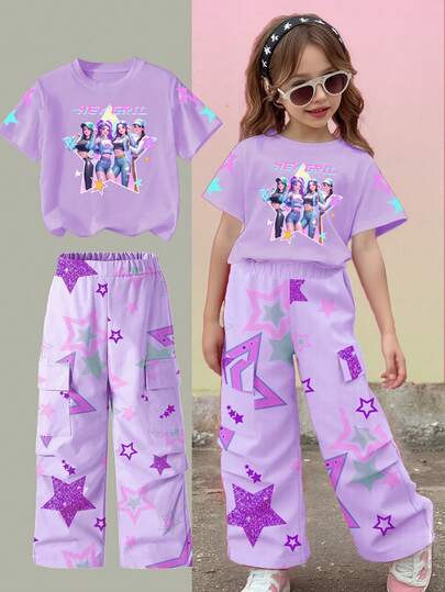 Set de 2 piezas Parte superior estampada con grupo de ídolos de niñas + Pantalones cargo con estampado digital de estrella, Conjunto de camiseta de manga corta y pantalones cargo de pierna recta para niñas, Ropa urbana casual y cómoda, Adecuado para todas las estaciones, Camiseta morada KPOP Witch Hunters
