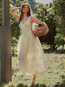x Tata & Beatriz  Vestido midi sin mangas con ajuste entallado y vuelo, escote corazón, copas con aros, bordado con conchas marinas, cintura baja, ideal para primavera y vacaciones en la playa - Amarillo claro 2 - Ver 5