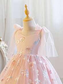 SHEIN Glamorique Kids 花童生日派对婚礼礼服，女童吊带薄纱蝴蝶结连衣裙，蝴蝶结肩部设计，刺绣薄纱蓬蓬裙，适合舞台表演、主持、参加派对或特殊场合、艺术照拍摄，四季皆宜。 - 粉色 - 查看 9
