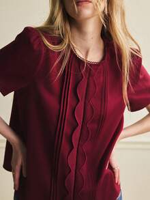 Écloséra 女士法式优雅圆领拼接蕾丝刺绣波浪时尚休闲日常通勤短袖衬衫 - 酒紅色 - 查看 1