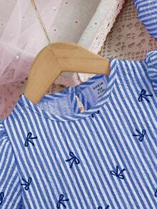 SHEIN Bộ 2 món cho bé gái mùa hè, gồm váy hồng kẻ sọc in nơ dễ thương và mũ beret cùng màu, thiết kế kẻ caro cổ điển với kiểu dáng thời trang, phù hợp cho bé mặc hàng ngày và đi chơi. - Màu xanh lam - Xem 6