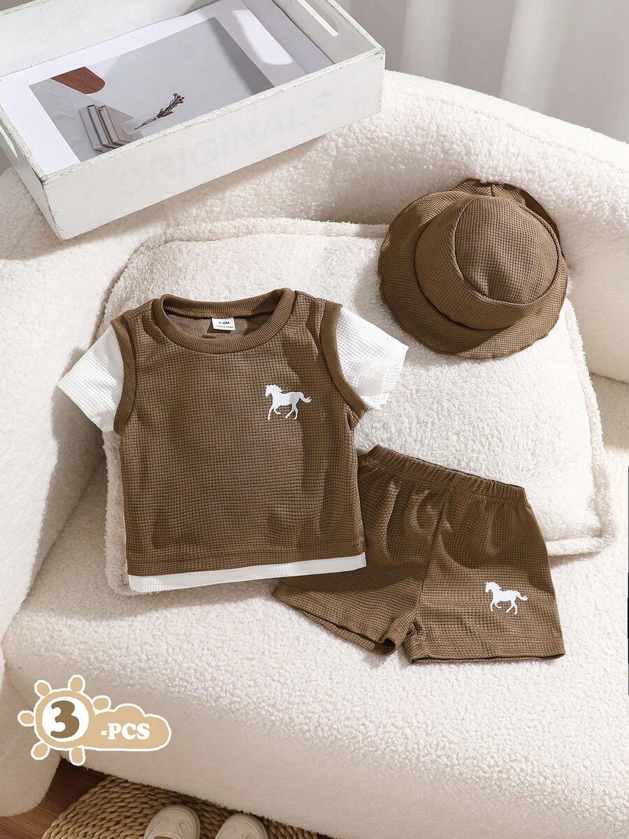SHEIN Playful Pals 男婴夏季三件套:蓝色圆领二合一上衣和短裤,配帽子,华夫格面料,适合日常户外玩耍、上学、度假——优雅风格,适合家庭休闲、运动和聚会。 - 咖啡棕 - 查看 1