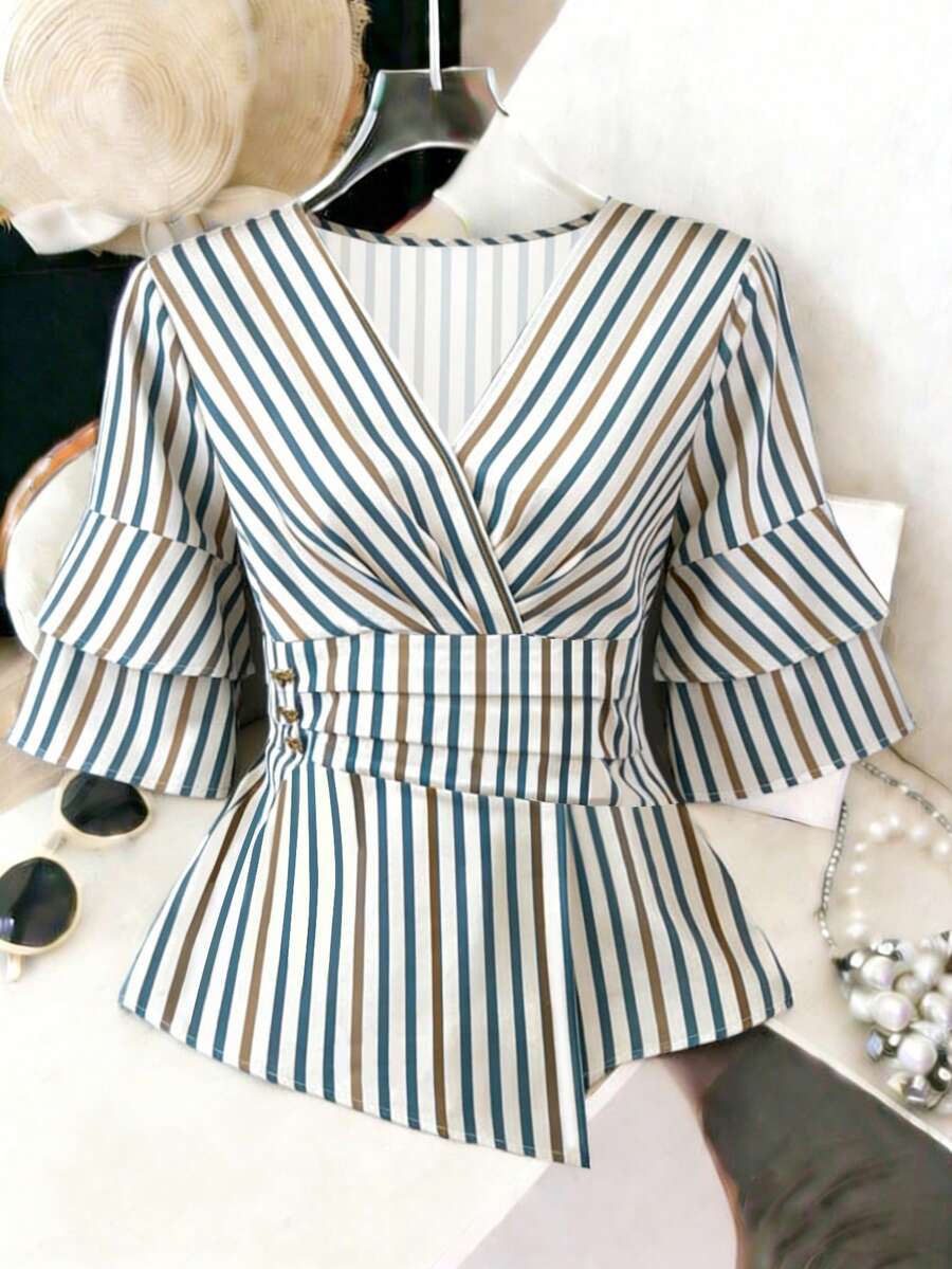 Franclia Áo kiểu nữ thanh lịch, cổ chữ V, tay bồng, lý tưởng cho mặc hàng ngày. Thiết kế cổ chữ V, tay bồng hai lớp, kiểu tay áo lãng mạn, dáng suông ôm eo, eo xếp ly, vạt áo bất đối xứng. Cần thiết cho trang phục đi làm mùa xuân/hè, thiết kế tôn eo, vạt áo không đều. Áo nữ, trang phục xuân/hè, trang phục ngày Valentine, trang phục lễ hội, trang phục đi biển, trang phục dự tiệc, áo sinh nhật, trang phục đi làm, trang phục thường ngày. Áo tay bồng. - Nhiều màu - Xem 1