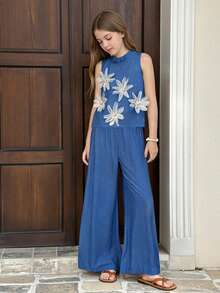 SHEIN Bộ đồ 2 món cho bé gái màu vàng tươi, gồm áo không tay họa tiết hoa và quần ống rộng thoải mái, thích hợp cho mùa xuân/hè. - Màu xanh lam - Xem 4