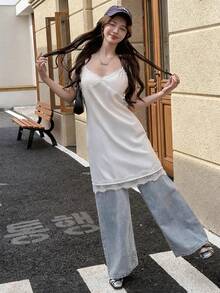 K-Vae 女士休闲性感撞色蕾丝V领吊带连衣裙，简约风格，适合外出、通勤、日常穿着、度假和夏季穿着 - 白色 - 查看 3