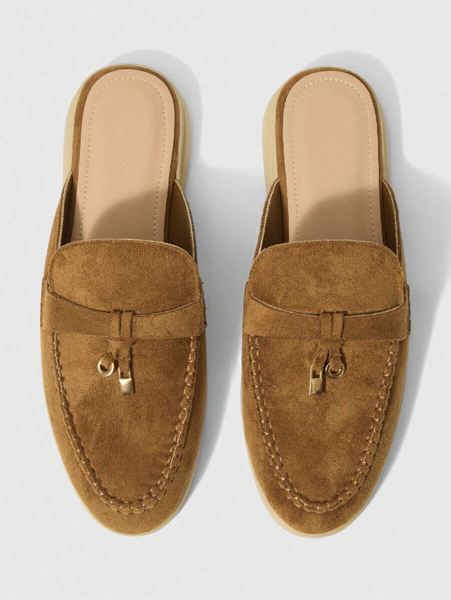 Sleekvia 女士时尚卡其色绒面革舒适通勤平底穆勒鞋女士平底拖鞋适合户外购物、上班日常穿着，百搭实用 - 卡其色小扣飾 - 查看 1