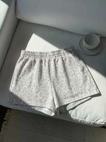SHEIN EZwear 女士休闲复古迷彩豹纹中腰宽松短裤，飘逸短裤，返校必备单品，适合日常通勤、约会、聚会、秋冬夏、圣诞节、新年、感恩节、派对、婚礼、海滩、毕业典礼等场合，时尚、优雅、休闲、外出、约会、预约、通勤、闪亮、情人节、优雅、度假、休闲、Y2K、外出、毕业典礼等。 - 彩色 - 查看 5