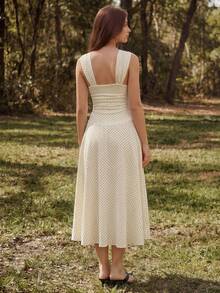 Sweetness Đầm cổ chữ V màu be chấm bi lãng mạn cổ điển, vạt bất đối xứng, thích hợp cho kỳ nghỉ. - Màu be - Xem 6