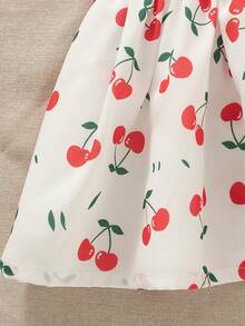 SHEIN Playful Pals 1件女婴夏季新款红色露肩荷叶边樱桃印花面料二合一吊带连衣裙，可爱迷人休闲日常百搭连衣裙 - 紅色 - 查看 4