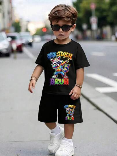 1 Set Nuevo Estilo Casual Cómodo y Versátil para Niño Pequeño con Estampado Divertido de Mapache, Número "67" y Letras "SIX SEVEN" en Camiseta de Manga Corta y Pantalones Cortos de 2 Piezas, Adecuado para Niños en Actividades al Aire Libre y Deportes