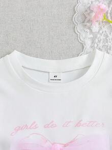 SHEIN 一件女童圆领短袖T恤，白色基础款，饰有粉色3D网纱蝴蝶结和英文字母印花，活泼可爱，休闲简约甜美百搭短袖上衣，适合夏季日常外出、旅行、摄影、周末公园/游乐园穿着。 - 白色 - 查看 10
