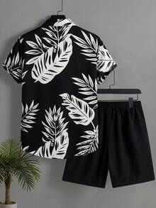 Manfinity RSRT 男士全印花纽扣短袖衬衫和斜插口袋短裤套装 - 彩色 - 查看 3