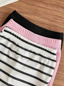 SHEIN 3件套女婴0-3岁春夏新款休闲运动弹力罗纹针织套装，柔和色调，粉色、米色、灰色三色可选，修身短裤，居家及户外穿着皆宜。 - 彩色 - 查看 5