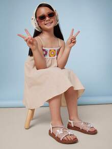 Mini mi #ButterflyBloom Girls' Rhinestone Butterfly Elastic White Strap White Multi-Strap Sandals – Glittering Elegance, Easy To Wear & Comfy Fit. - White - View 2