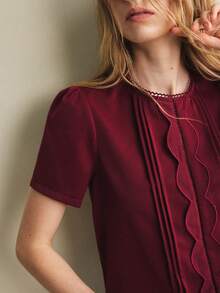 Écloséra 女士法式优雅圆领拼接蕾丝刺绣波浪时尚休闲日常通勤短袖衬衫 - 酒紅色 - 查看 2