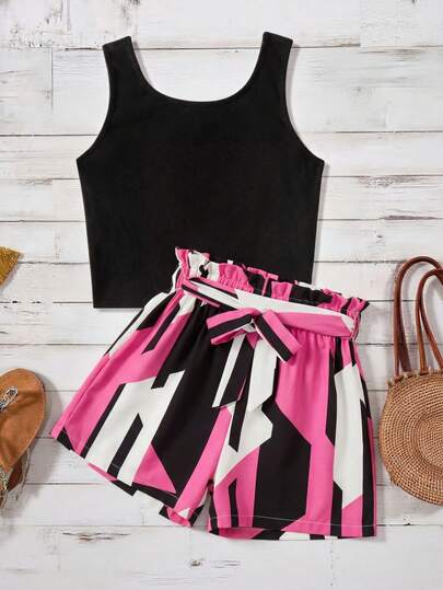 Bộ đồ 2 món cho bé gái tuổi teen: Áo tank top đen và quần short cạp chun họa tiết da báo.