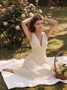 Sweetness Đầm cổ chữ V màu be chấm bi lãng mạn cổ điển, vạt bất đối xứng, thích hợp cho kỳ nghỉ. - Màu be - Xem 5