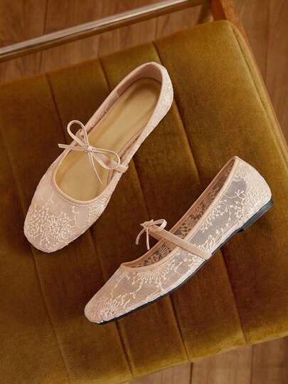 粉色女士芭蕾平底鞋，饰有蝴蝶结，花朵刺绣透气网面夏季凉鞋，方头闪亮宽楦玛丽珍鞋