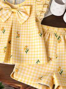 SHEIN Vintaside Kids Bộ đồ hè cho bé gái kẻ caro và hoa nhí, họa tiết thực vật cổ điển, áo tay phồng đáng yêu với nơ trang trí và quần short, trang phục thoải mái thường ngày cho hoạt động ngoài trời, phong cách vải lanh đảo. - Màu vàng - Xem 6
