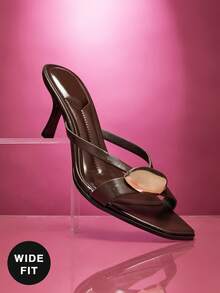 SHUZIA 女士宽楦简约舒适圆头金色装饰小猫跟人字拖凉鞋 - 咖啡棕 - 查看 1