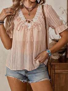 LanaWest Blusa feminina estilo ocidental casual, em tecido texturizado, com detalhes em renda contrastante e barra com babados. - Rosa - Ver 5