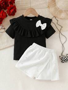 SHEIN Conjunto de niña pequeña con top acanalado con volantes lindos, falda corta con decoración de lazo y perlas - Blanco y Negro - Ver 8