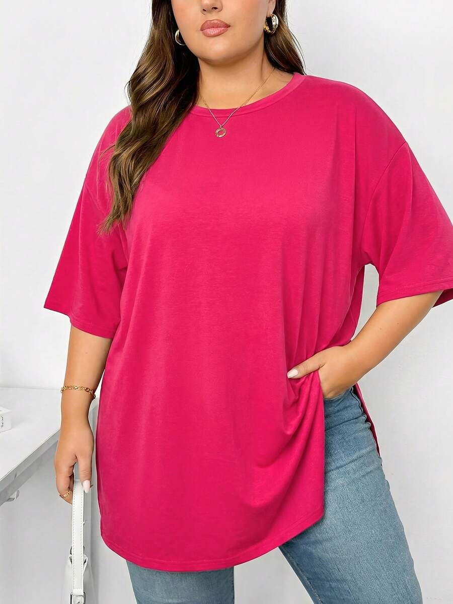 SHEIN CURVE+ 大尺碼女款亮粉色夏季休閒日常寬鬆下擺開衩短袖T恤，時尚舒適基礎上衣，機場穿搭