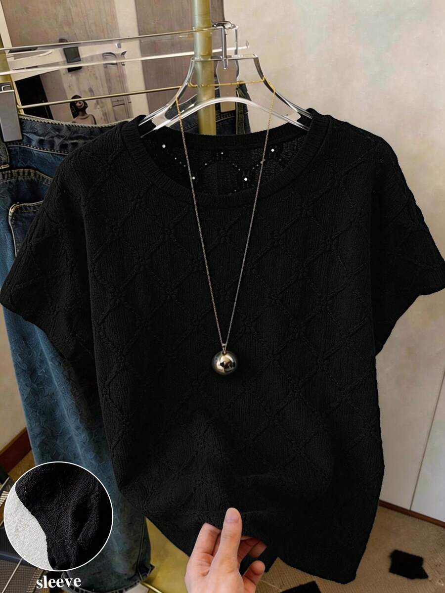 GlowEve CURVE Kurzarm T-Shirt mit rundem Ausschnitt aus strukturiertem Jacquard-Gewebe in Große Größen - Schwarz - Übersicht 1