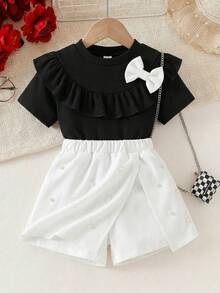 SHEIN Conjunto de niña pequeña con top acanalado con volantes lindos, falda corta con decoración de lazo y perlas - Blanco y Negro - Ver 4
