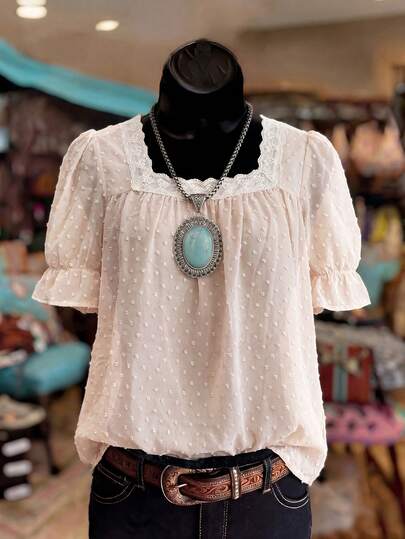 SHEIN LilyWest Áo kiểu nữ Lilywest chấm bi Thụy Sĩ cổ vuông, tay phồng viền ren, cổ tay bèo nhún, chất liệu chiffon, kiểu dáng thanh lịch, rộng rãi cho mùa hè.