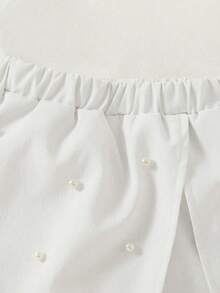 SHEIN Conjunto de niña pequeña con top acanalado con volantes lindos, falda corta con decoración de lazo y perlas - Blanco y Negro - Ver 7
