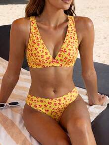 SHEIN Swim 2026新款女士性感印花沙滩比基尼泳装，适合度假的女士比基尼套装，包括花卉印花比基尼套装、Zestiva泳装、斑马纹Larsson套装、斑马纹泳衣、度假套装和女士比基尼套装。 - 彩色 - 查看 8